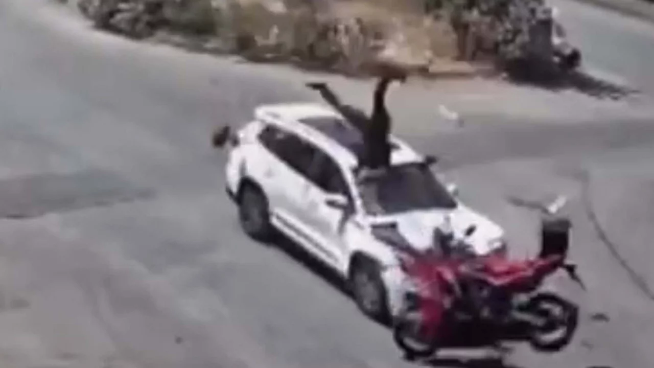 15 yaşındaki s&uuml;r&uuml;c&uuml; trafikte dehşet sa&ccedil;tı! &Uuml;&ccedil; &ccedil;ocuk babası iş&ccedil;inin durumu kritik...