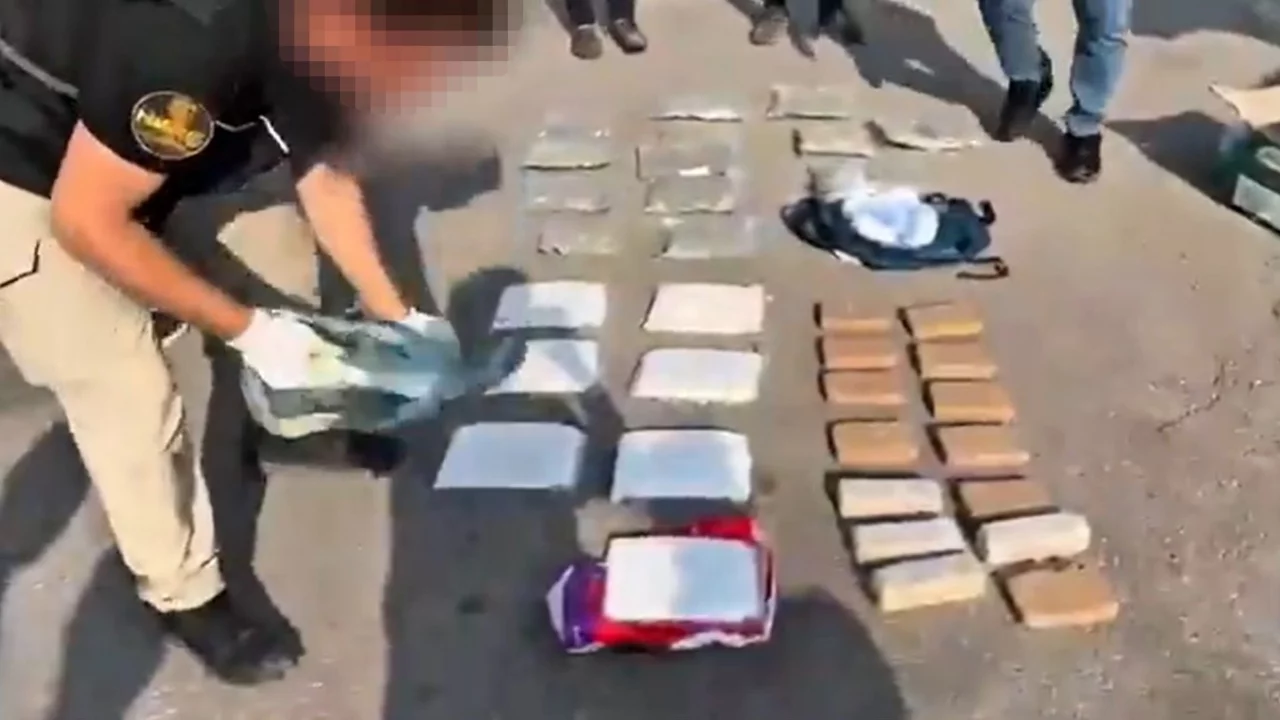 Doktor zehir t&uuml;ccarı &ccedil;ıktı! 28 kiloyla yakalandı...