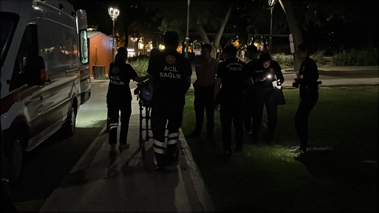 Parkta hareketsiz bulunan 17 yaşındaki kız hastaneye kaldırıldı!