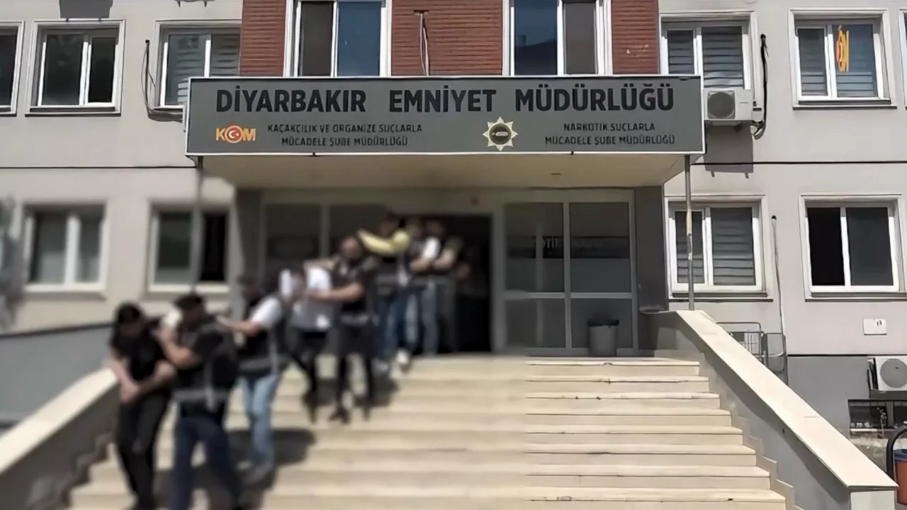 Diyarbakır'da silahlı suç örgütü şebekesi çökertildi: 40 gözaltı