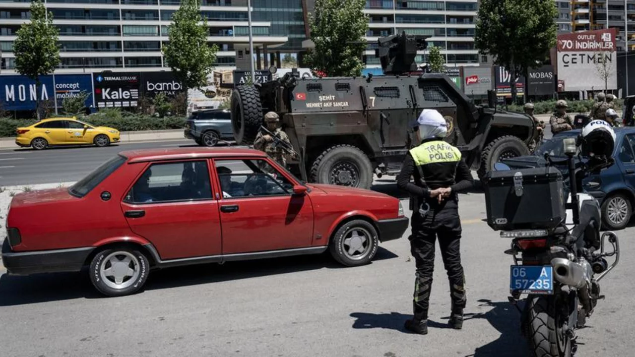 Memurlara 6 g&uuml;n izin verildi, hareketlilik başladı! Polis tek tek kontrol ediyor