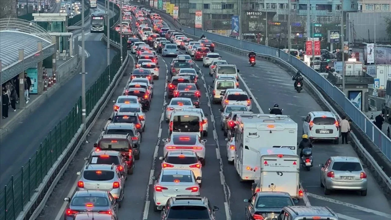 Sürücüler dikkat! Trafik sigortasında kurallar baştan yazılıyor