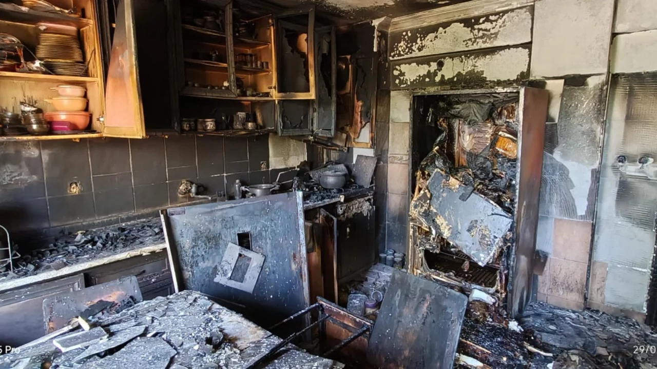 Bursa'da mutfakta çıkan yangın evi küle çevirdi!