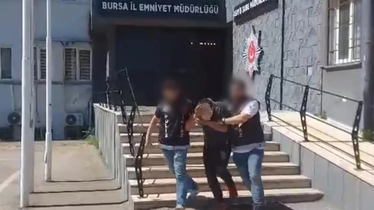 Bursa'da firarilere operasyon! 33 yıl kesinleşmiş ceza 29 ayrı suç kaydı çıktı...
