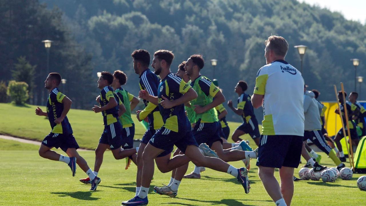 Fenerbah&ccedil;e g&uuml;n&uuml; &ccedil;ift antrenmanla bitirdi