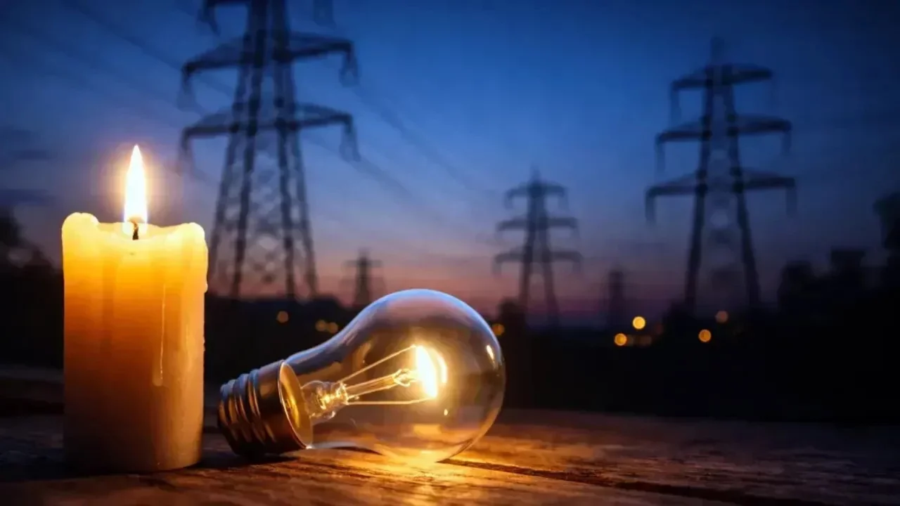 Bursa'da tellere takılan balon 2 bin evi elektriksiz bıraktı...