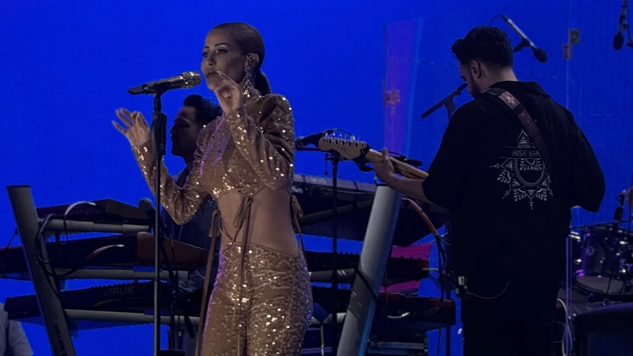 Bursa Kültür Yolu Festivali'nde şarkıcı Derya Uluğ sahne aldı 