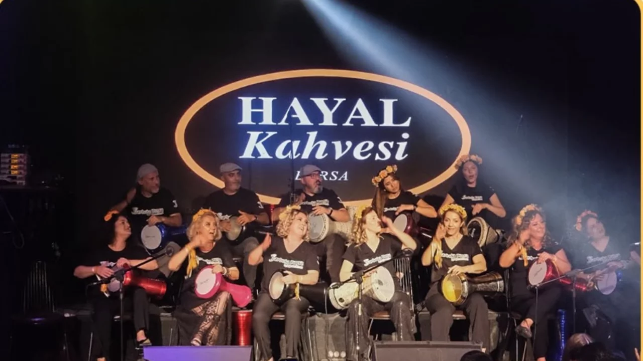 Bursa'da ritim şöleni! Darbuka Bursa öğrencilerinden Hayal Kahvesi'nde unutulmaz performans