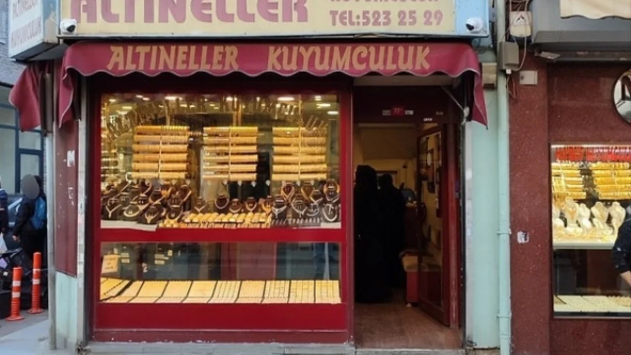 Yılların kuyumcusu bir anda kayboldu iddiası! C&uuml;bbeli Ahmet isyan etti