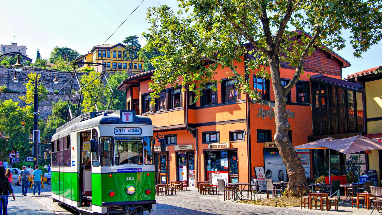 Bursalılar dikkat: Yangın sonrası tramvay seferleri durduruldu!