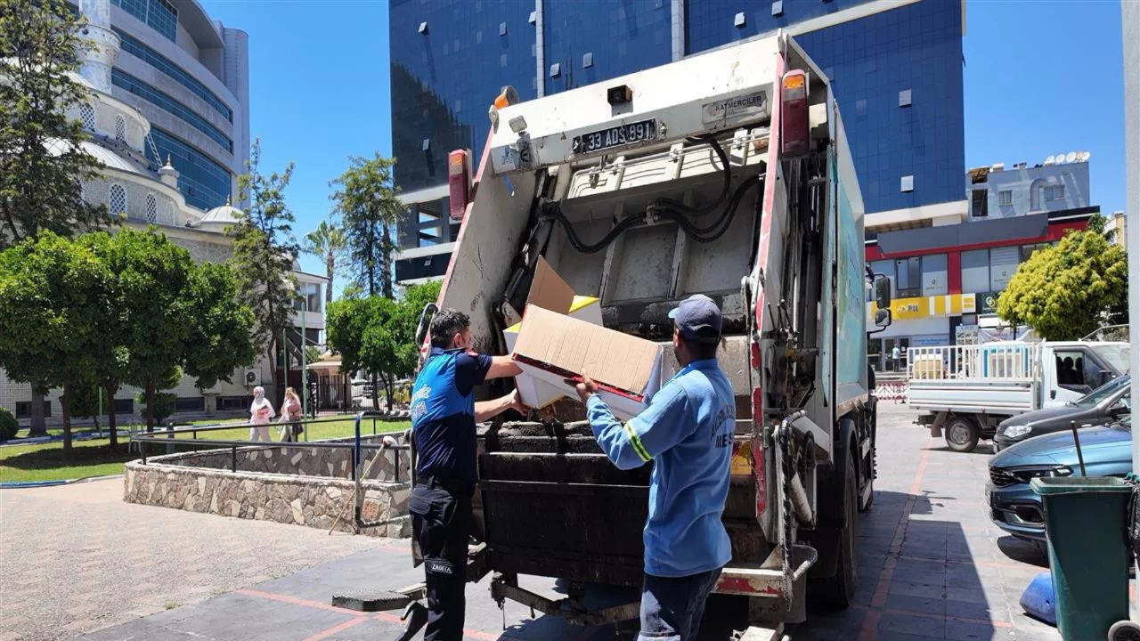 Mersin'de şok denetim: 230 tarihi ge&ccedil;miş &uuml;r&uuml;n toplatıldı