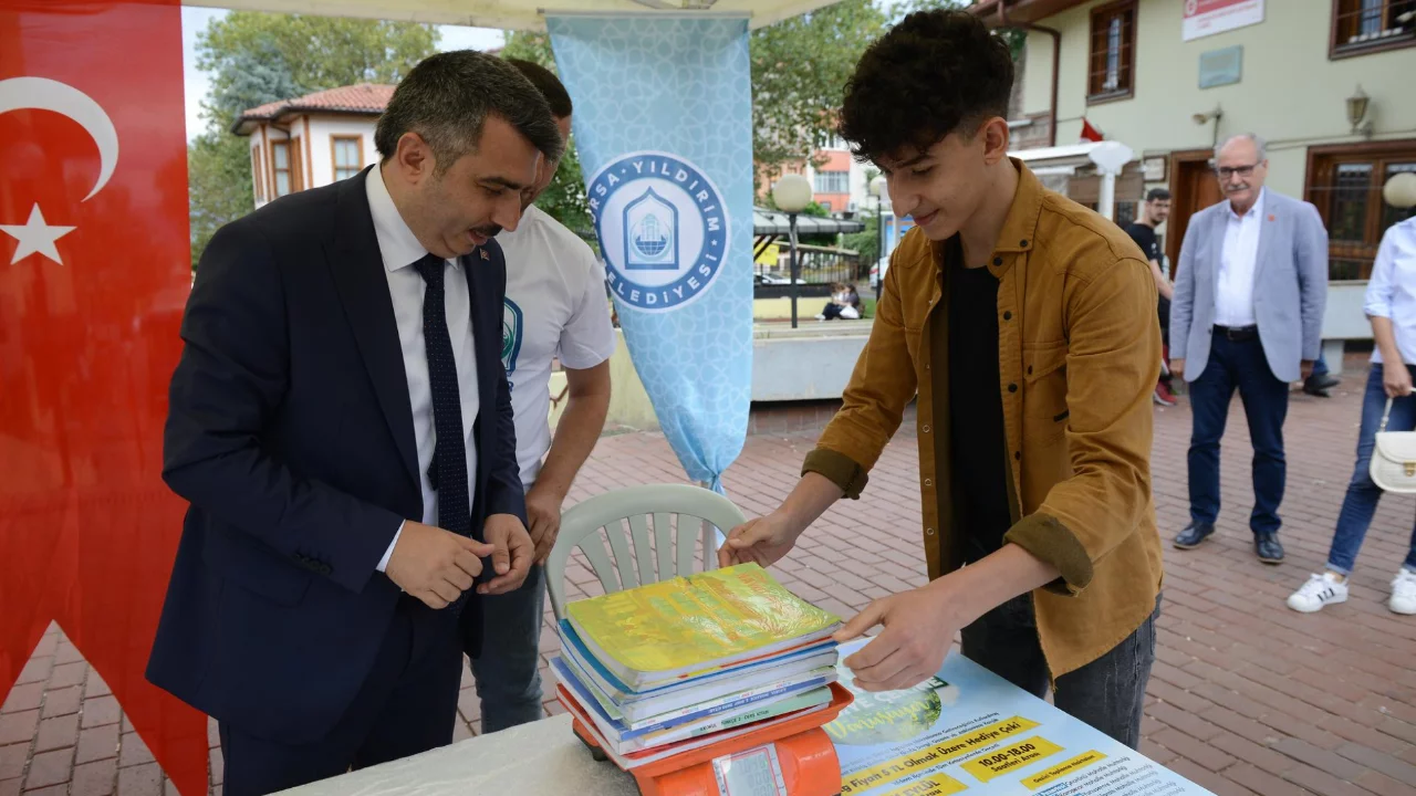&Ccedil;&ouml;pe gidecek kitaplara nakit fırsatı! Bursa'da kampanya başladı