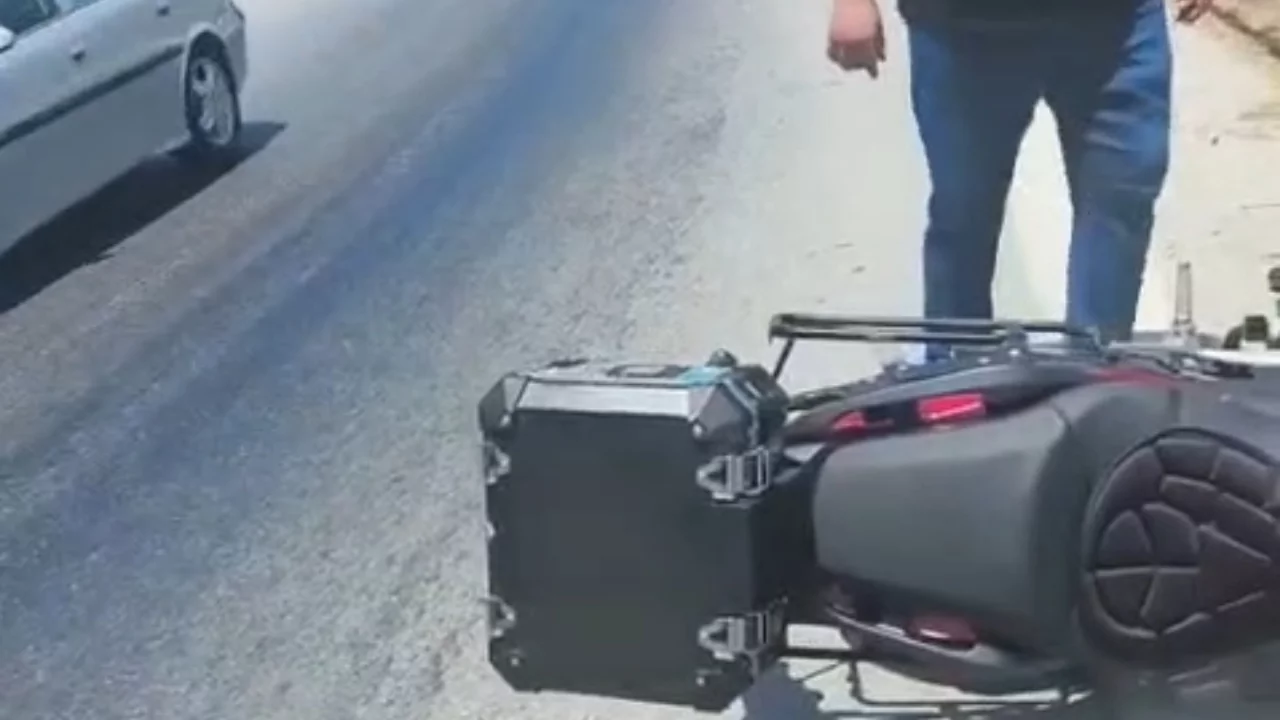 Bursa'da yola d&ouml;k&uuml;len yağ motosiklet kazasına neden oldu!