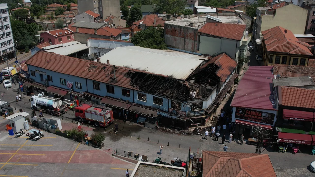 Bursa'da tarihi &ccedil;arşı yangını: Zarar b&uuml;y&uuml;k... Hasarın boyutu ortaya &ccedil;ıktı