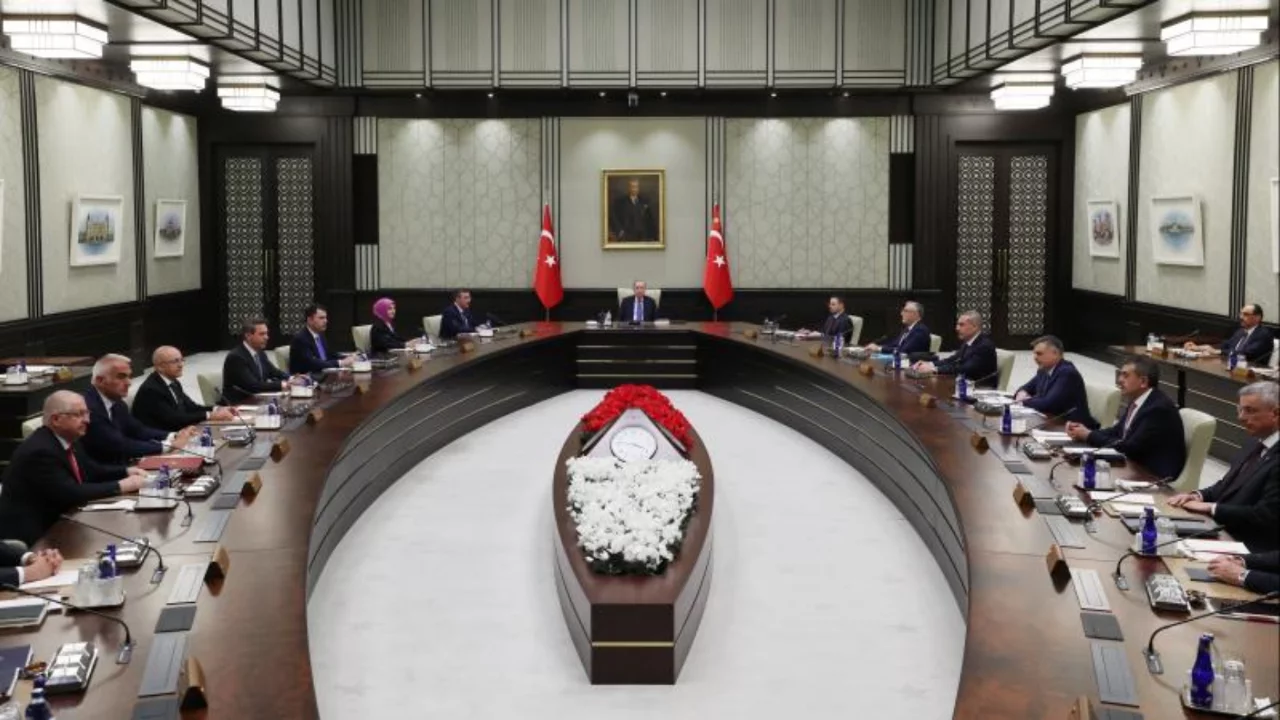 Cumhurbaşkanlığı Kabinesi toplandı: NATO zirvesi, güvenlik adımları ve ekonomi gündemde...