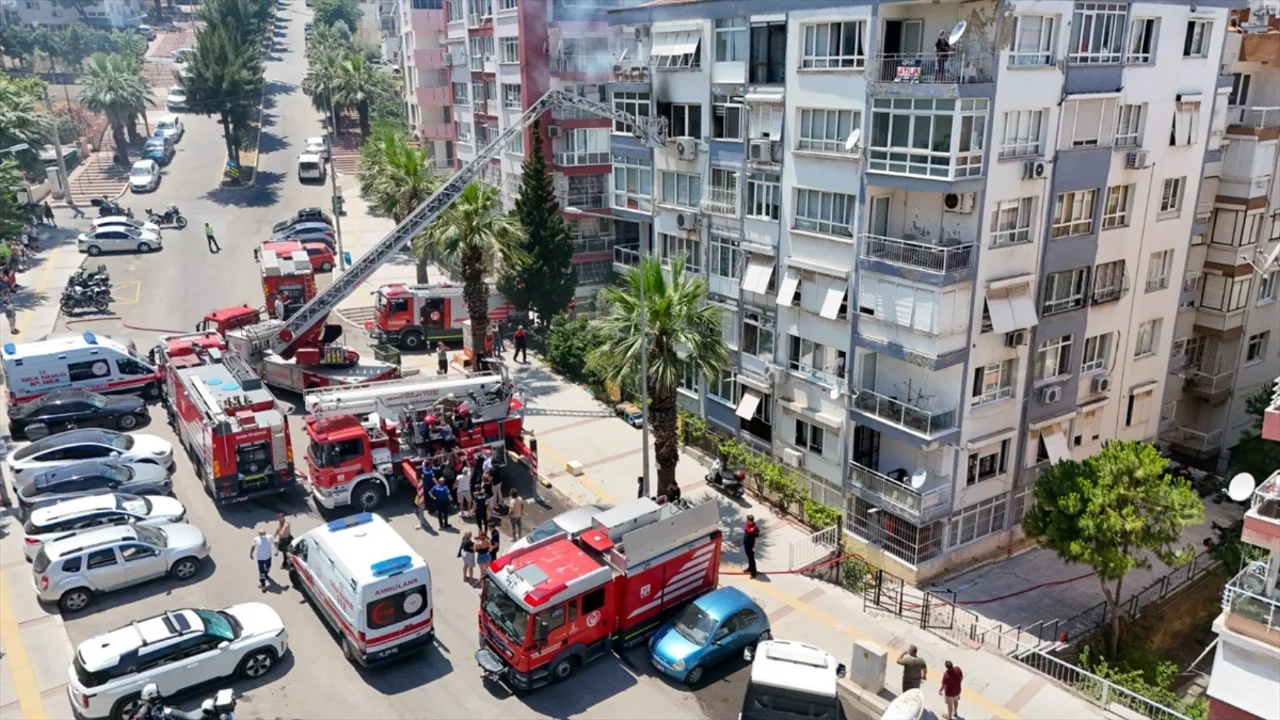 İzmir'de apartman yangını! 6 kişi dumandan etkilendi...