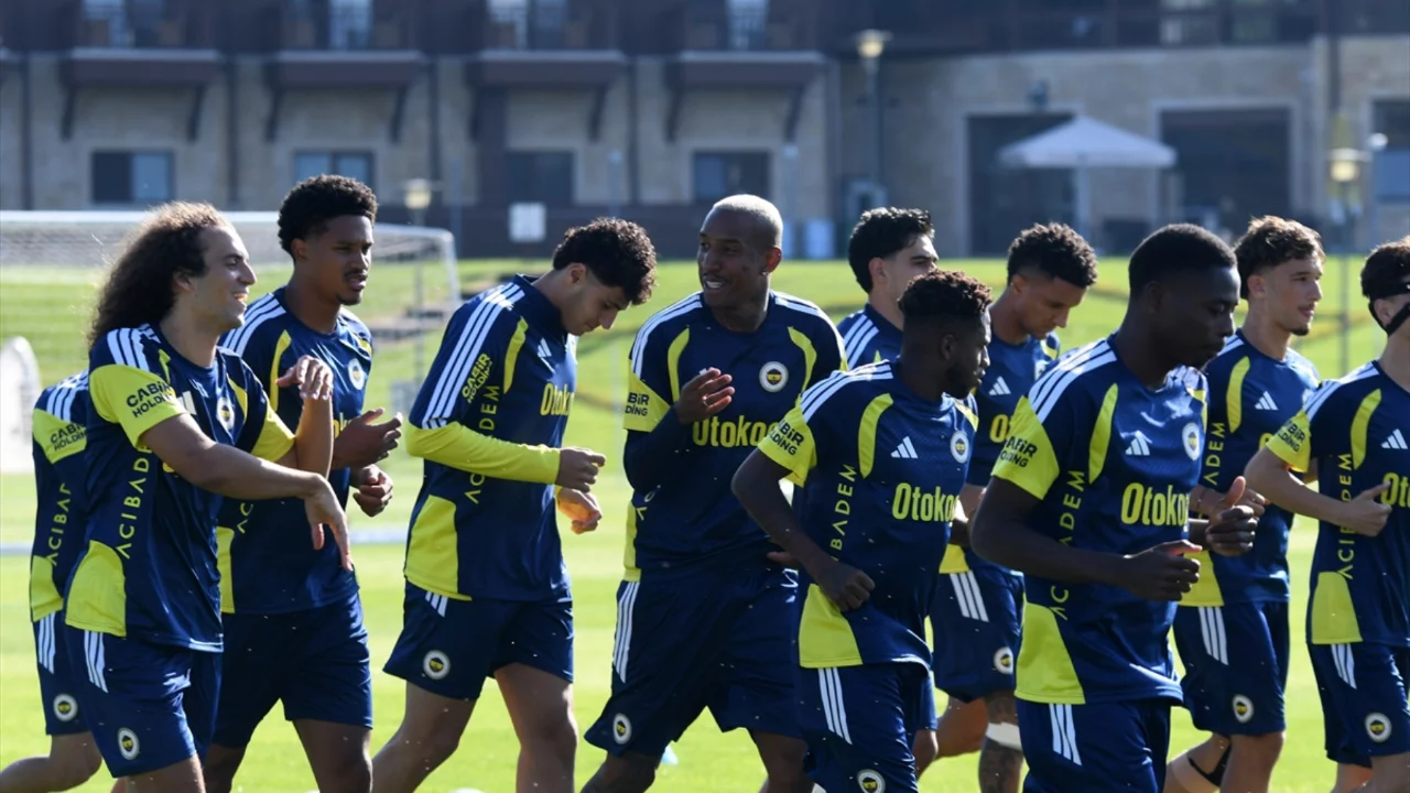 Fenerbahçe'de yeni sezon hazırlıkları devam ediyor