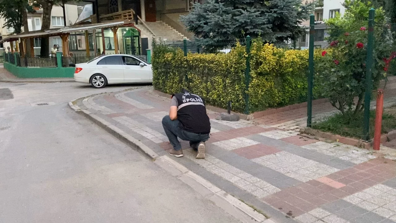 Bursa'da sokak ortasında silahlı çatışma! Tartıştığı şahıs bacağından vurdu...