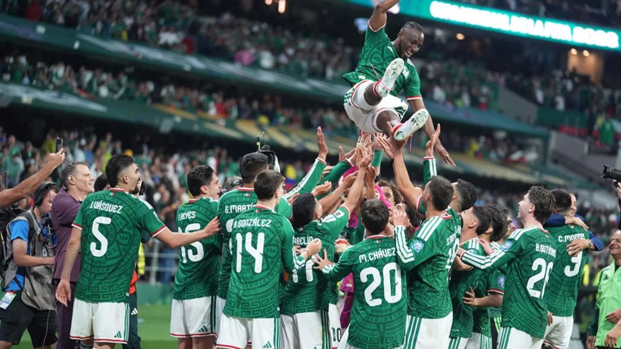 Dördüncü maçında da gol yemeyen Meksika, Ekvador'u evine gönderdi 