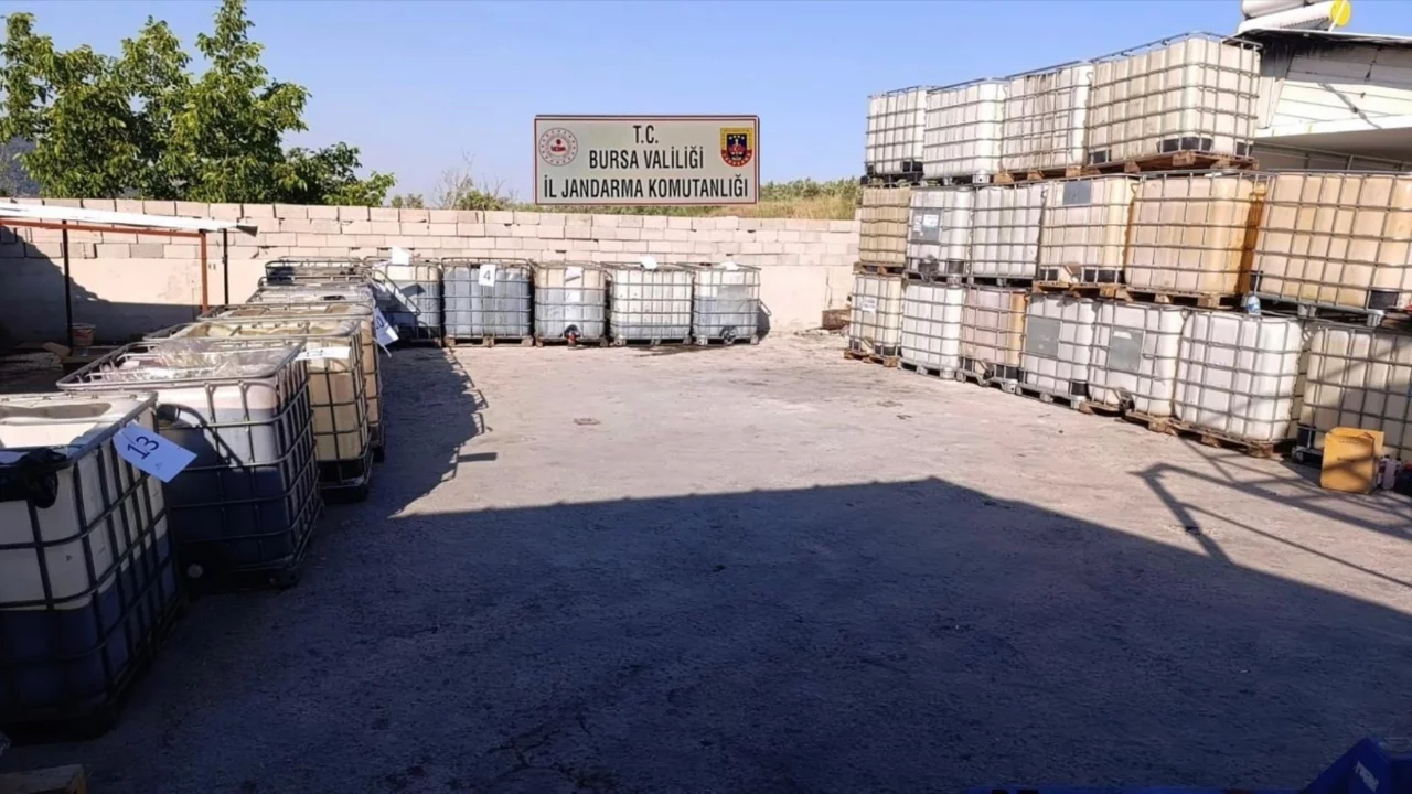 Bursa'da sahte yağ skandalı! 10 milyon TL'lik &uuml;retim ağı ortaya &ccedil;ıktı...