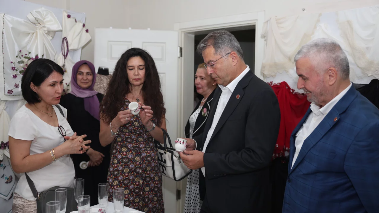 Osmangazi'de el emeği ş&ouml;leni! Kadınların &uuml;retimi sergide hayat buldu...