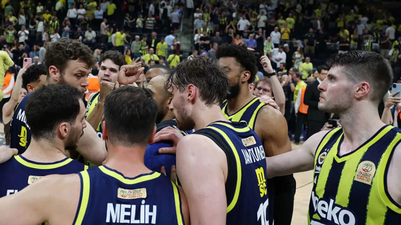 Fenerbah&ccedil;e Beko, iki yıldızına veda etti