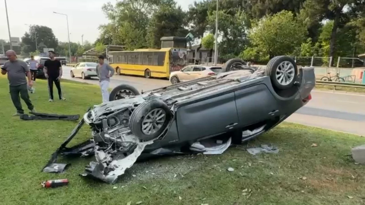 Bursa'da 'verilmiş sadakaları varmış' dedirten kaza! Takla atan ara&ccedil;ta yaralanmadılar