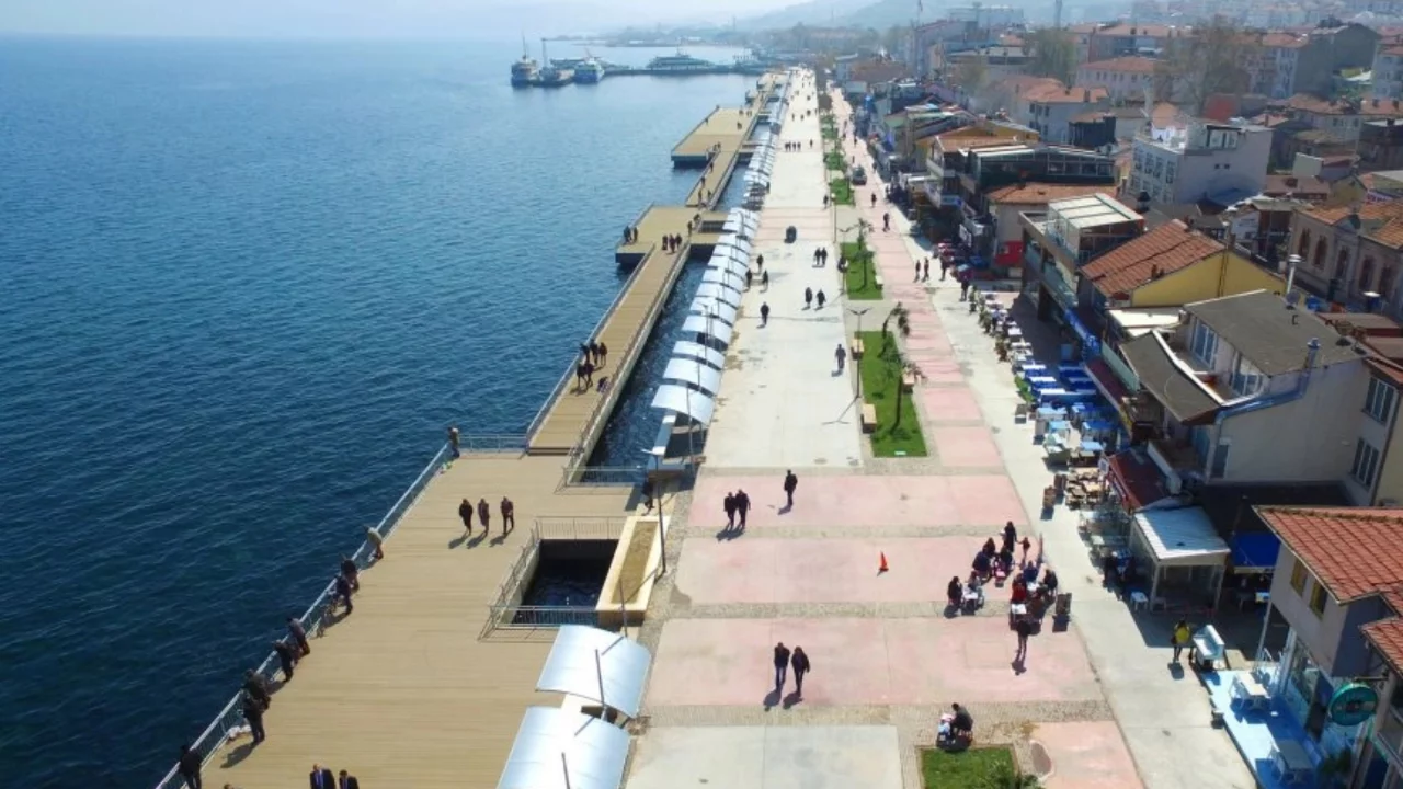 Bursa Mudanya'ya Nasıl Gidilir? 2026 Ulaşım Rehberi (Otob&uuml;s, Metro, Minib&uuml;s ve Deniz Otob&uuml;s&uuml;)