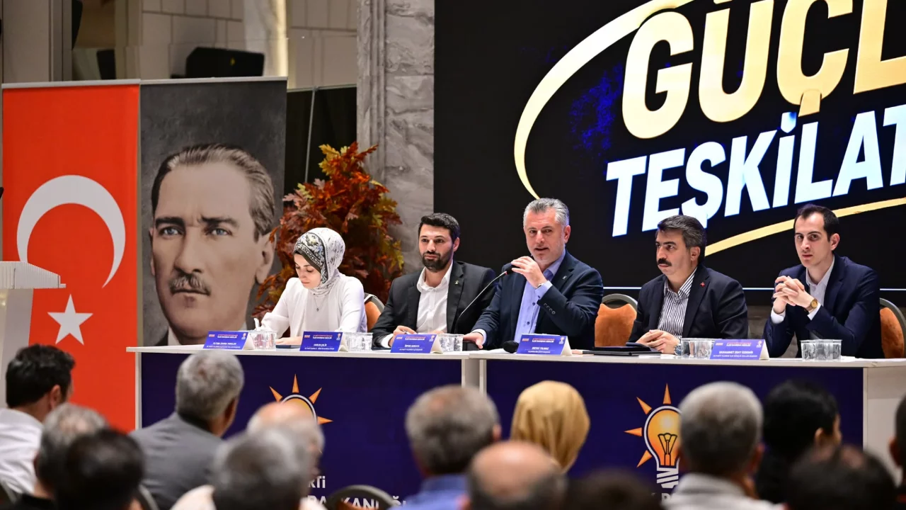 AK Parti Yıldırım'dan g&ouml;n&uuml;l seferberliği: 2 bin hanenin kapısı &ccedil;alınacak