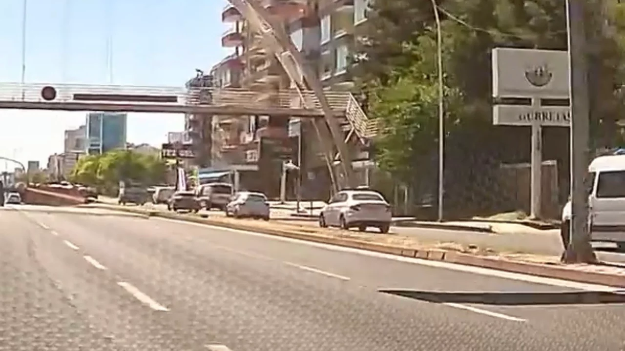 &Uuml;st ge&ccedil;itten d&uuml;şen kişi ağır yaralandı