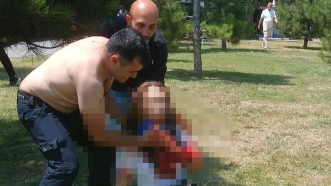 Boşanma aşamasındaki eşini boğazından bıçakladı! Hayati tehlikesi var...