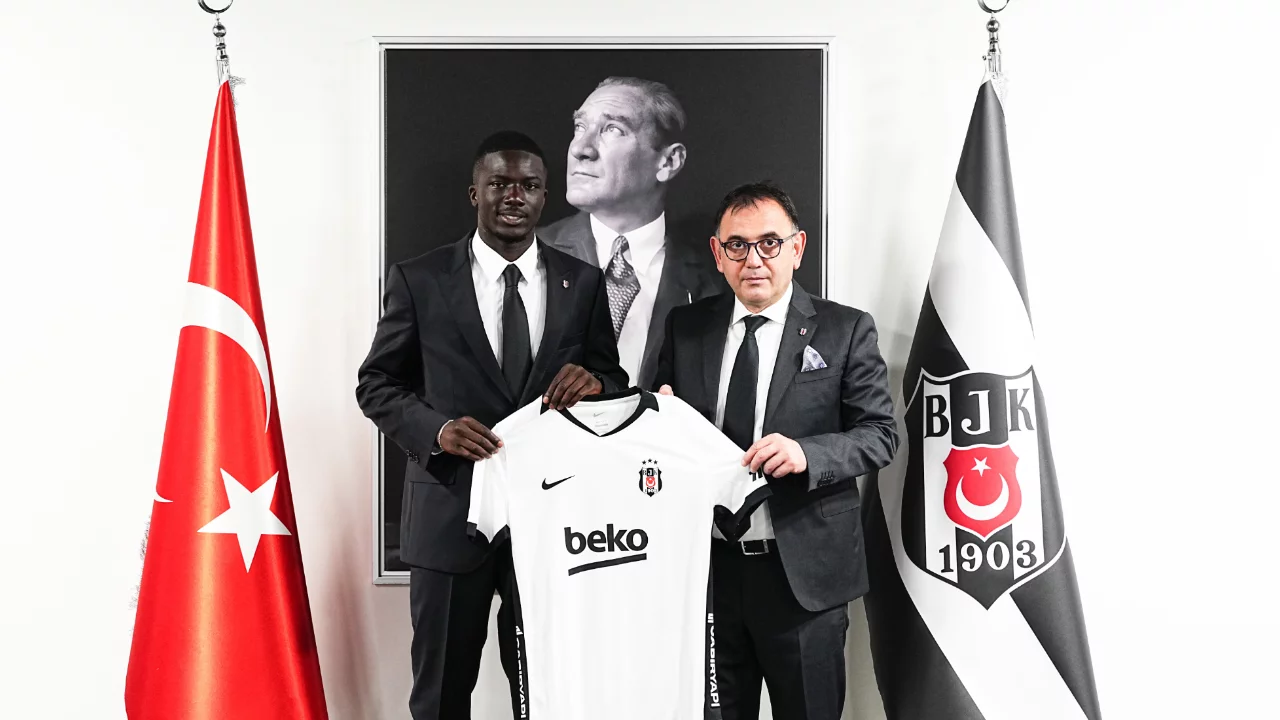 Beşiktaş, gen&ccedil; oyuncu Ouattara ile 4 yıllık s&ouml;zleşme imzaladı