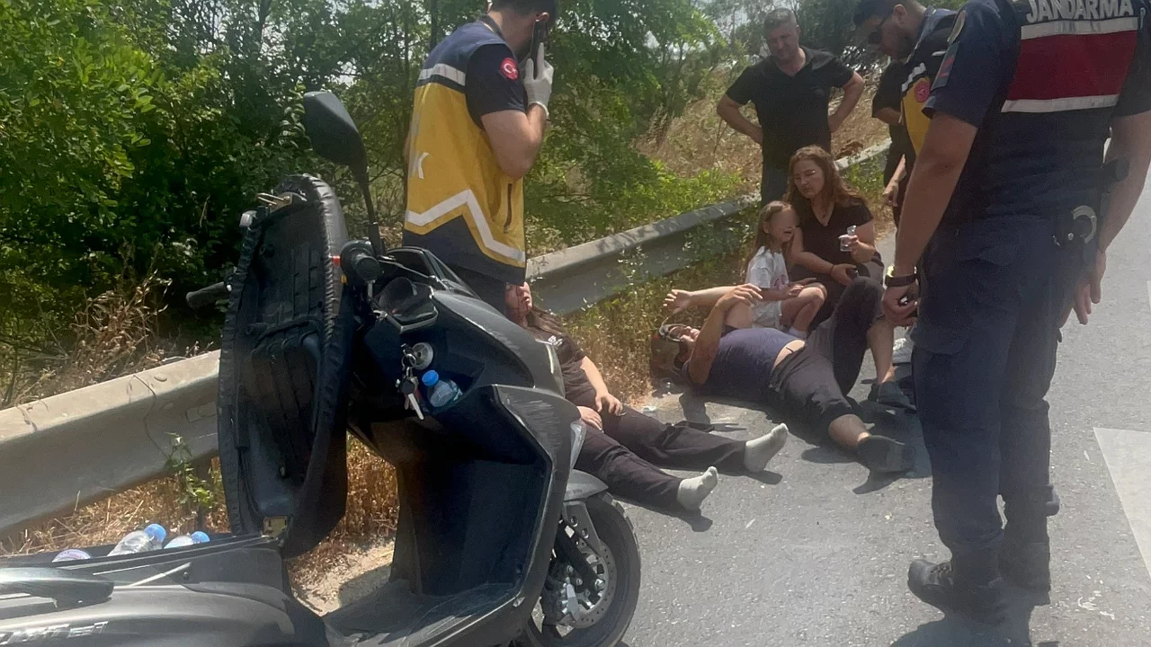 Motosiklet kazasında k&uuml;&ccedil;&uuml;k &ccedil;ocuk ve s&uuml;r&uuml;c&uuml; yaralandı