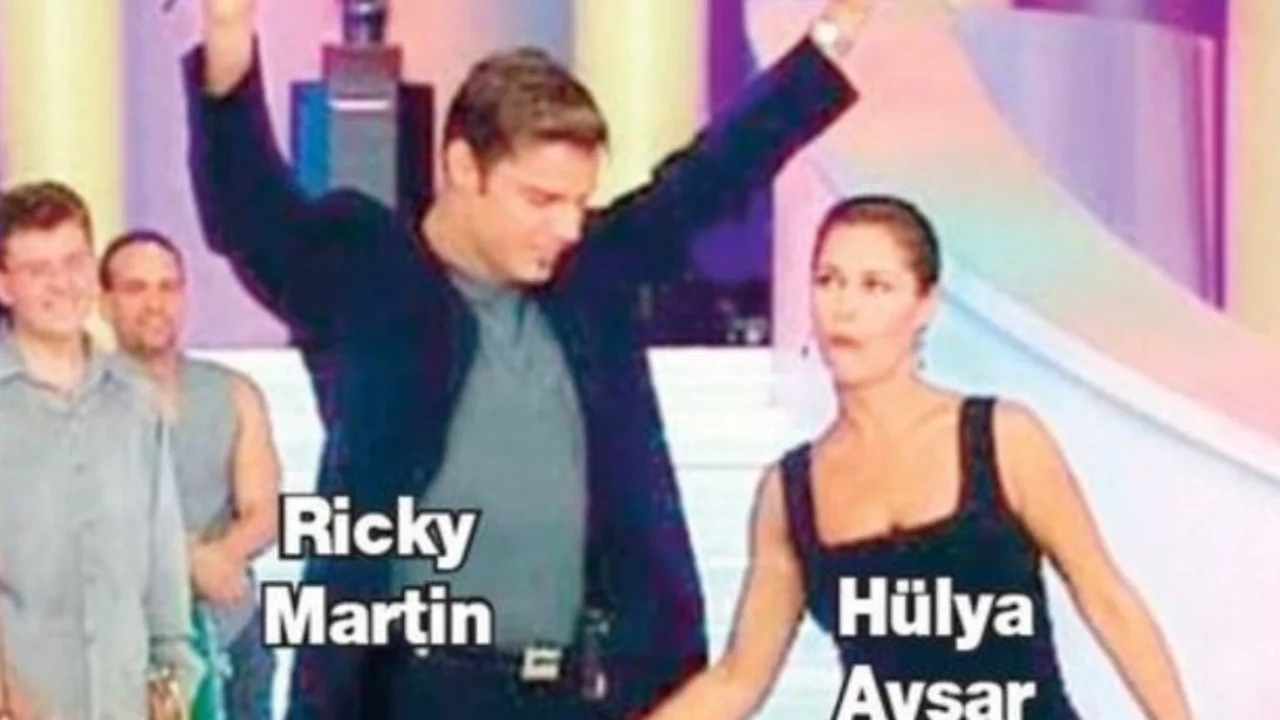 H&uuml;lya Avşar'dan yıllar sonra Ricky Martin yorumu! Konser &ouml;ncesi dikkat &ccedil;eken a&ccedil;ıklama