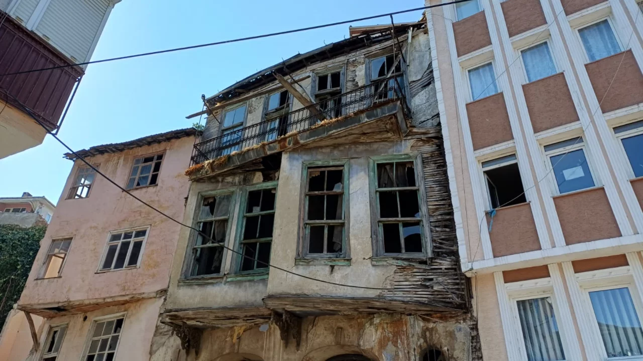 Bursa'nın tarihi dokusu alarm veriyor! Ge&ccedil;mişin miras tehlikeye d&ouml;n&uuml;şt&uuml;...