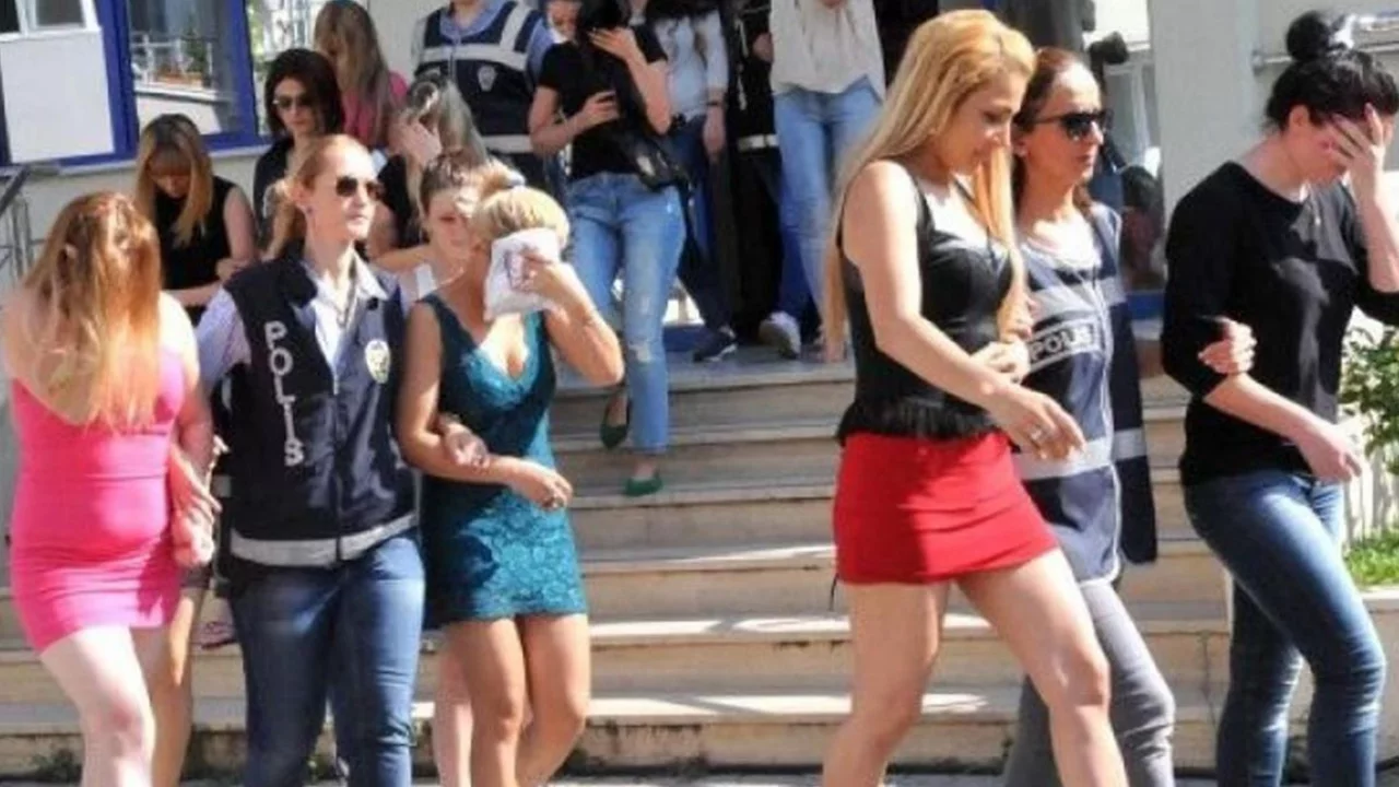 Fuhuş operasyonunda çarpıcı detay! Çantasından 'veresiye müşteri listesi' çıktı