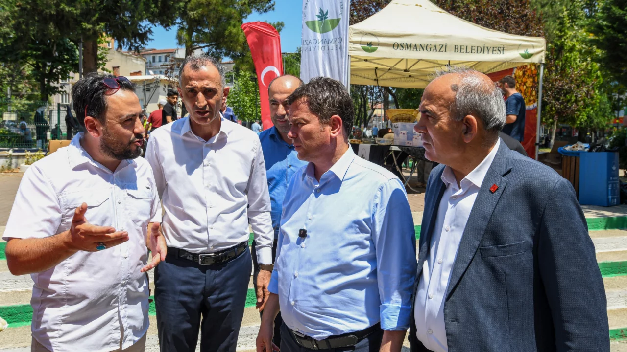 Osmangazi'de Muharrem ayının bereketi paylaşıldı! Binlerce vatandaşa aşure ikramı