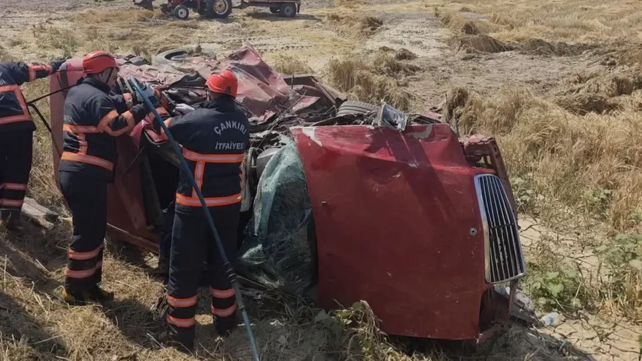 Feci kaza aileleri yasa boğdu! İki araç şarampole uçtu