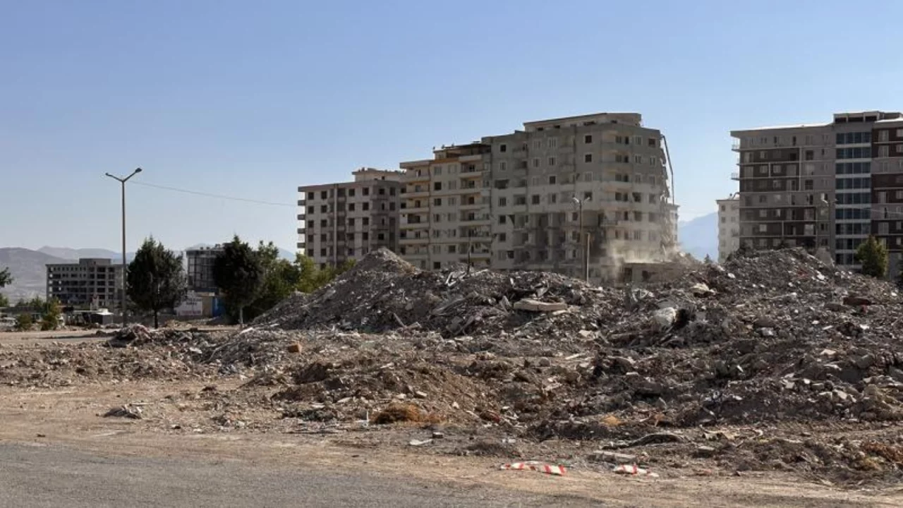 123 kişiye mezar olan Ebrar Sitesi G Blok'a ilişkin davada karar