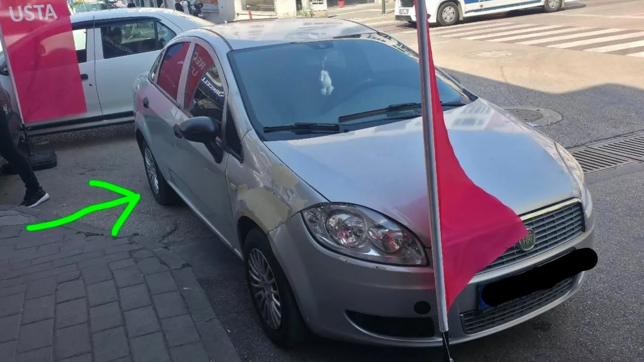 Bursa'da kaldırımlar araçlara teslim oldu 