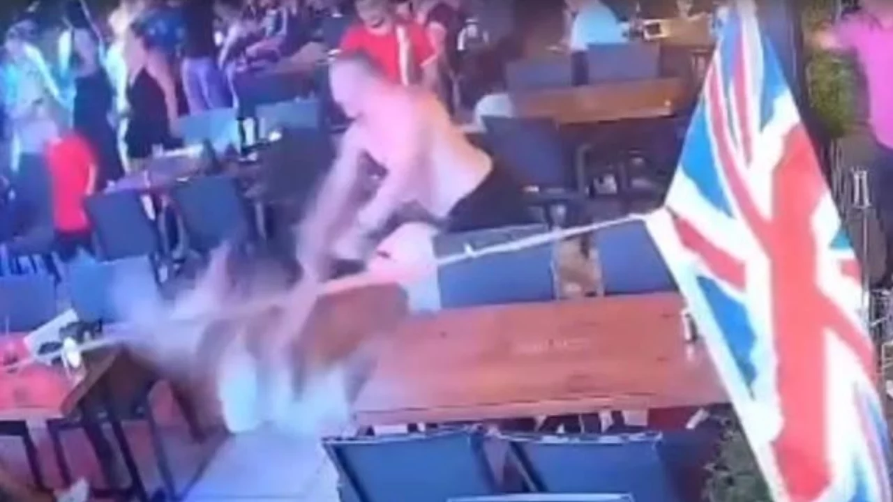 İngiliz turist ortalığı birbirine kattı! Eşini ve &ccedil;ocuklarını darbetti...