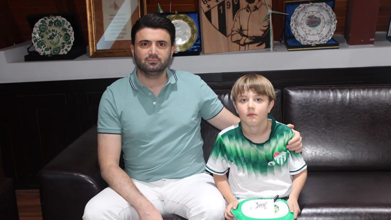 Bursaspor'dan minik Yağız Efe'ye destek &ccedil;ağrısı!