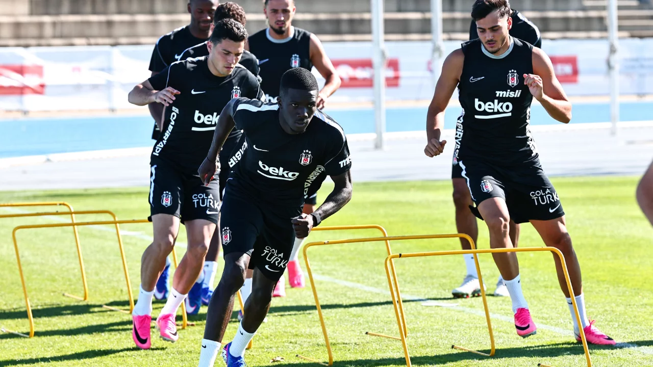 Beşiktaş'ta yeni transfer ilk kez sahada! Vincenzo Italiano'nun kamp temposu hız kesmiyor