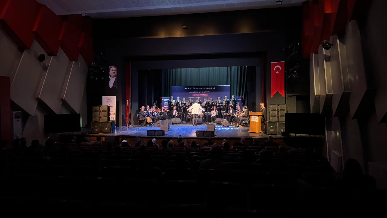 Bursa'nın fethinin 700. yılında sanata anlamlı armağan! 350 beste arasından se&ccedil;ilen eserler &ouml;d&uuml;llendirildi