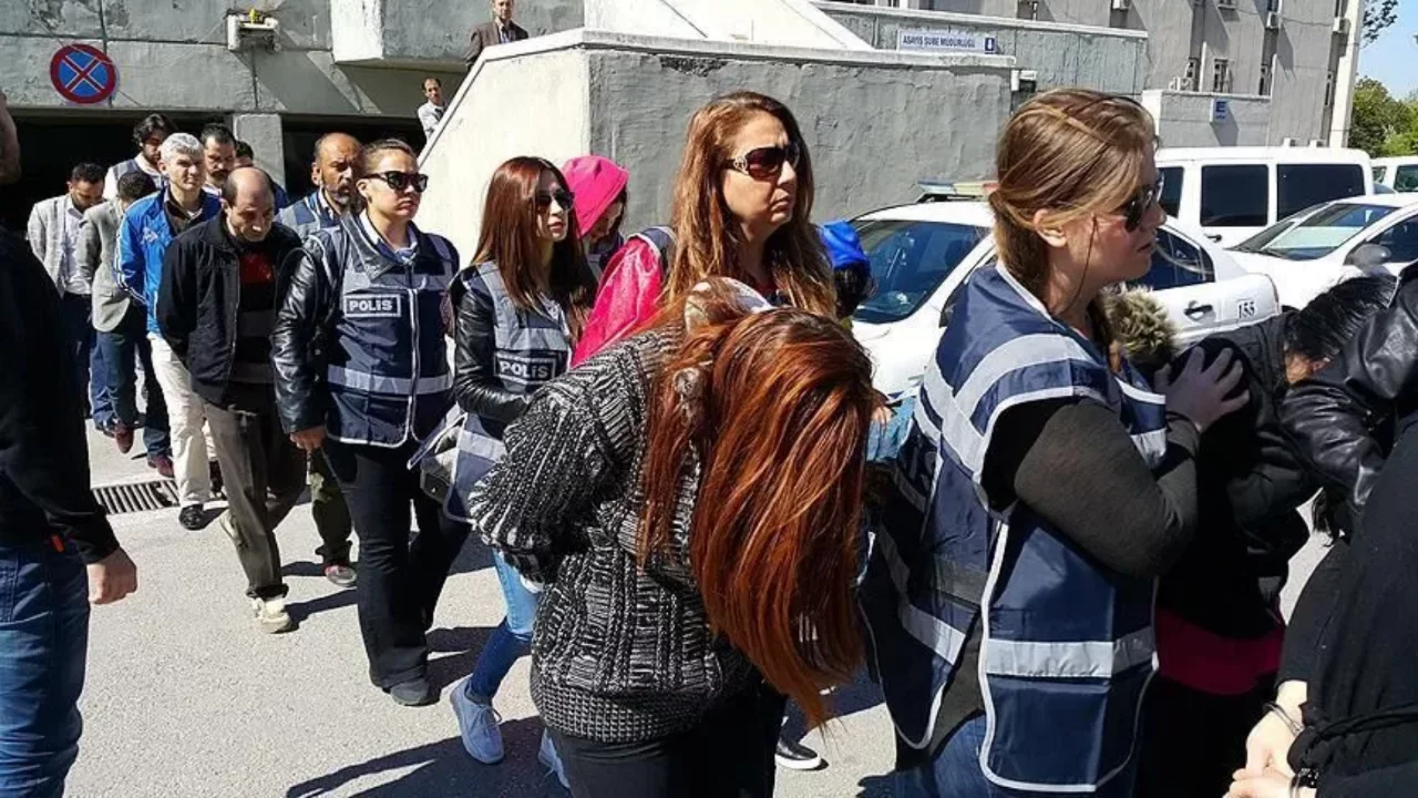 Antalya'da fuhuş operasyonu! &Ccedil;ok sayıda tutuklama var...