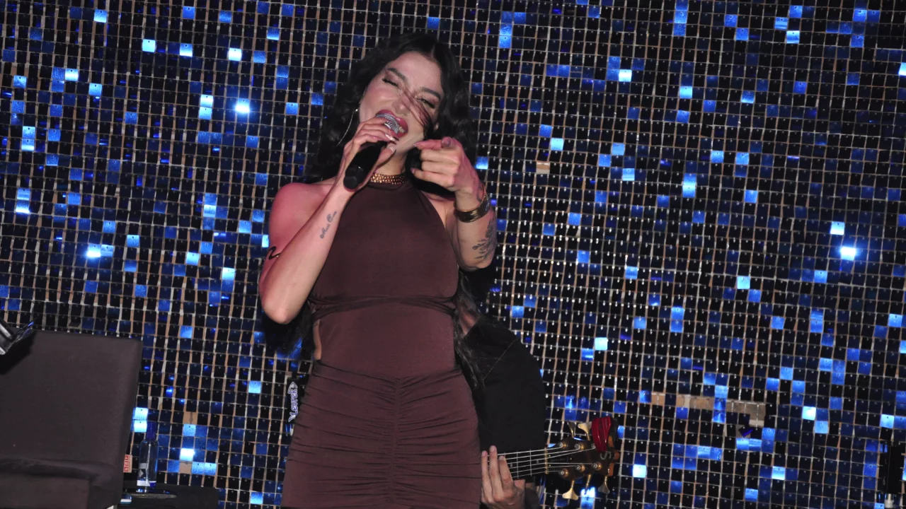 Hava Kandemir'den &Ouml;zl&uuml;ce Levrek'te m&uuml;zik ziyafeti!