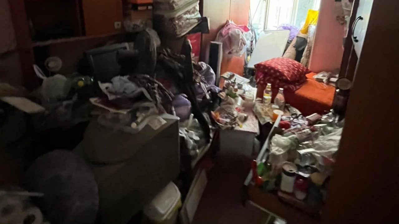 Bursa'da şoke eden manzara! Bir evden 5 ton &ccedil;&ouml;p &ccedil;ıktı...