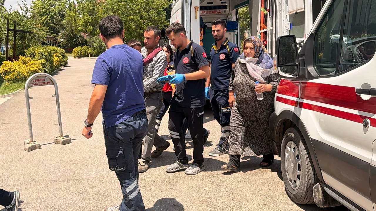 Otomobil takla attı! Aynı aileden 4 kişi yaralandı
