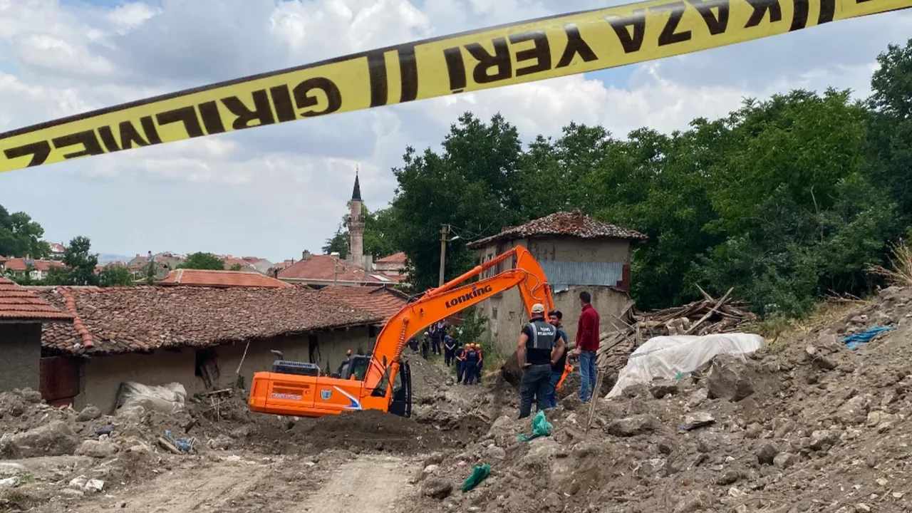 Define ararken facia yaşandı! 12 metrelik t&uuml;nel mezarı oldu