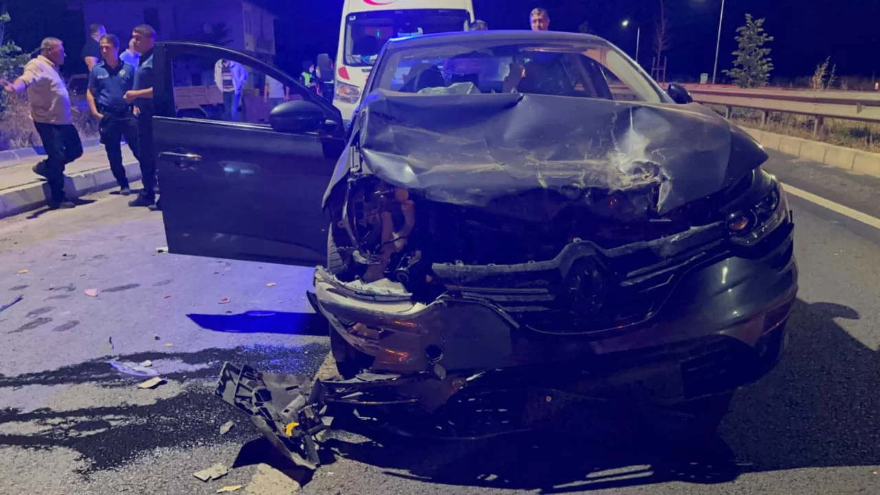 Bursa'da alkoll&uuml; s&uuml;r&uuml;c&uuml; taksiye &ccedil;arptı: Yaralı kadın hastanede!